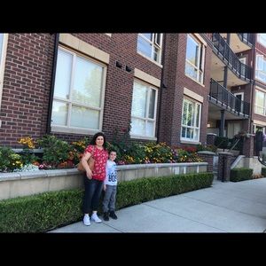 Meet your Posher, Elizabeth